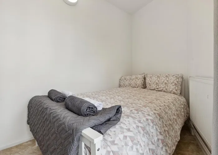 Spacious 3 Bedroom Apartment Near London Top Attractions